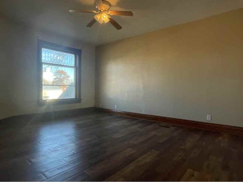 705 6th Ave - Photo 4 of 11