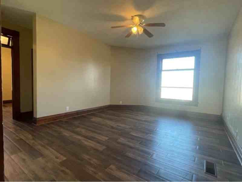 705 6th Ave - Photo 5 of 11