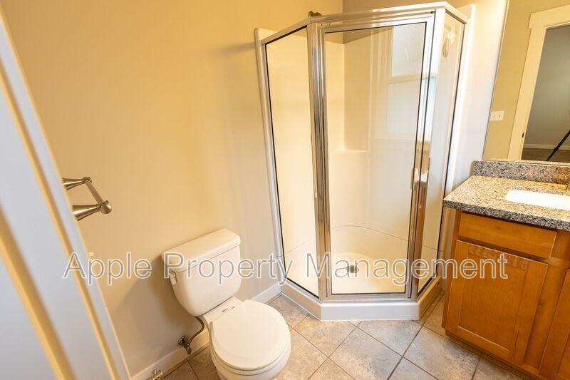 556 1/2 Prospect St - Photo 7 of 18