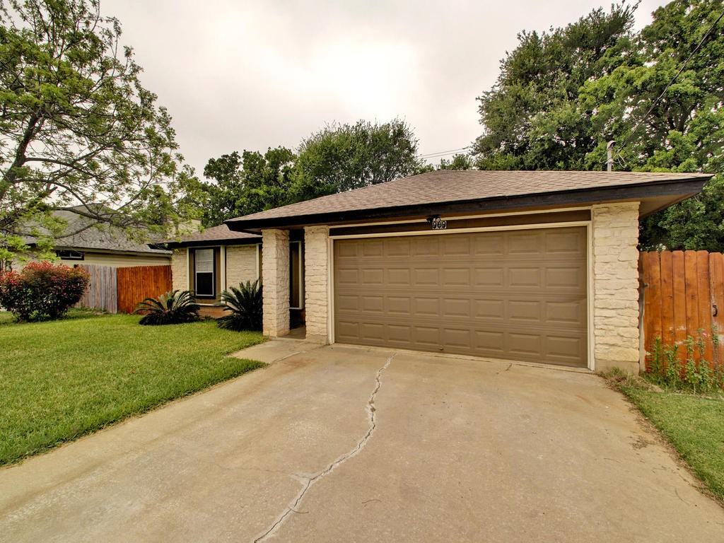 909 Garden Meadow Dr - Photo 2 of 32