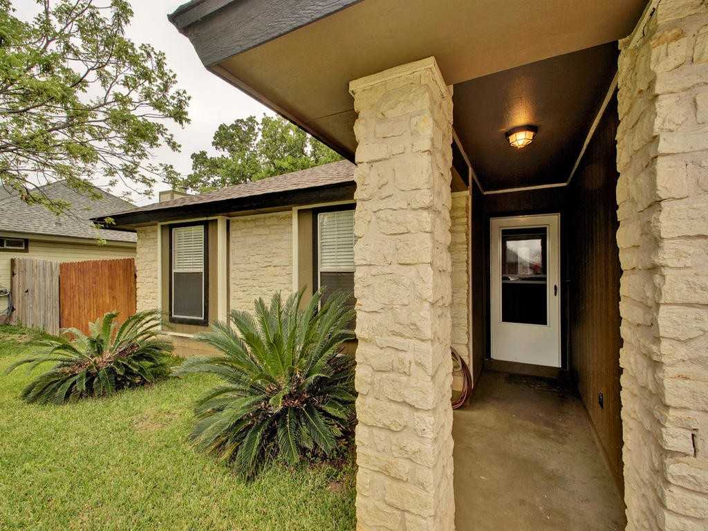 909 Garden Meadow Dr - Photo 3 of 32