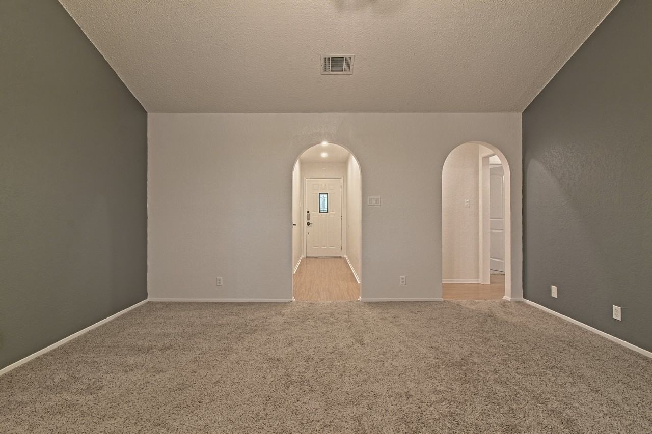 909 Garden Meadow Dr - Photo 5 of 32