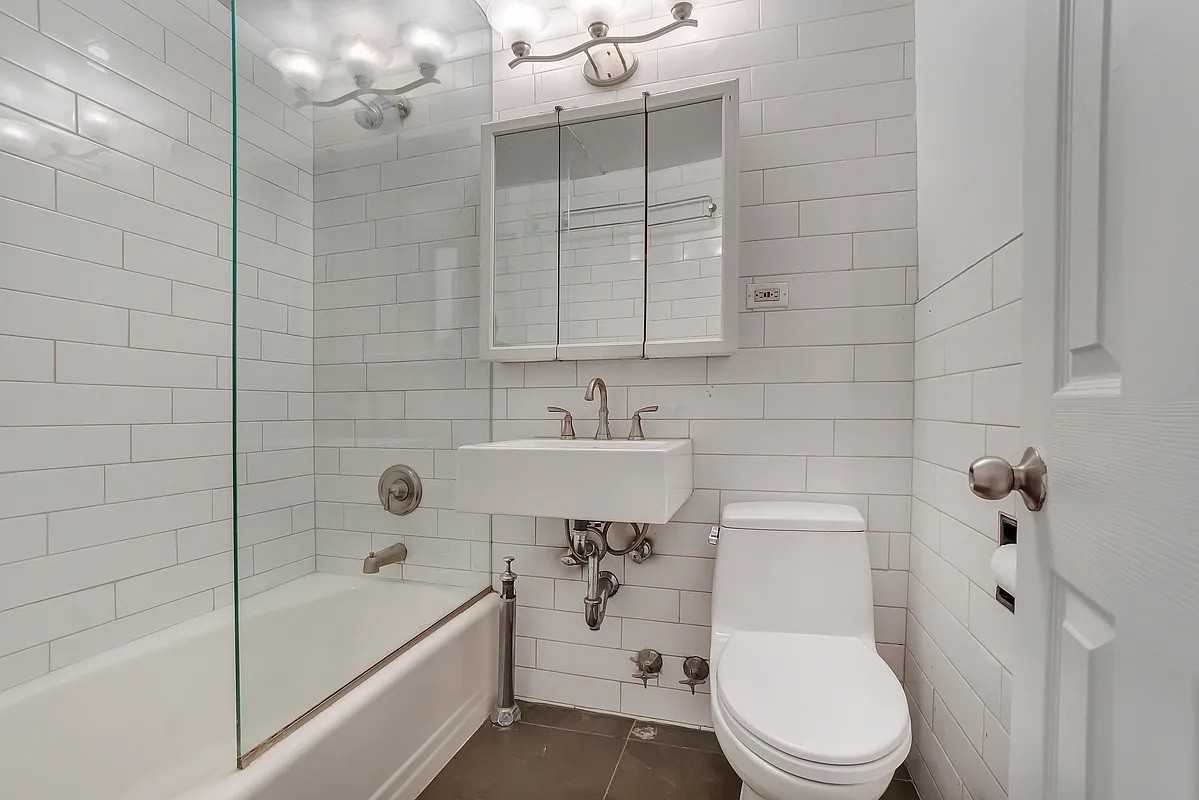 154 E 7Th St - Photo 4 of 7