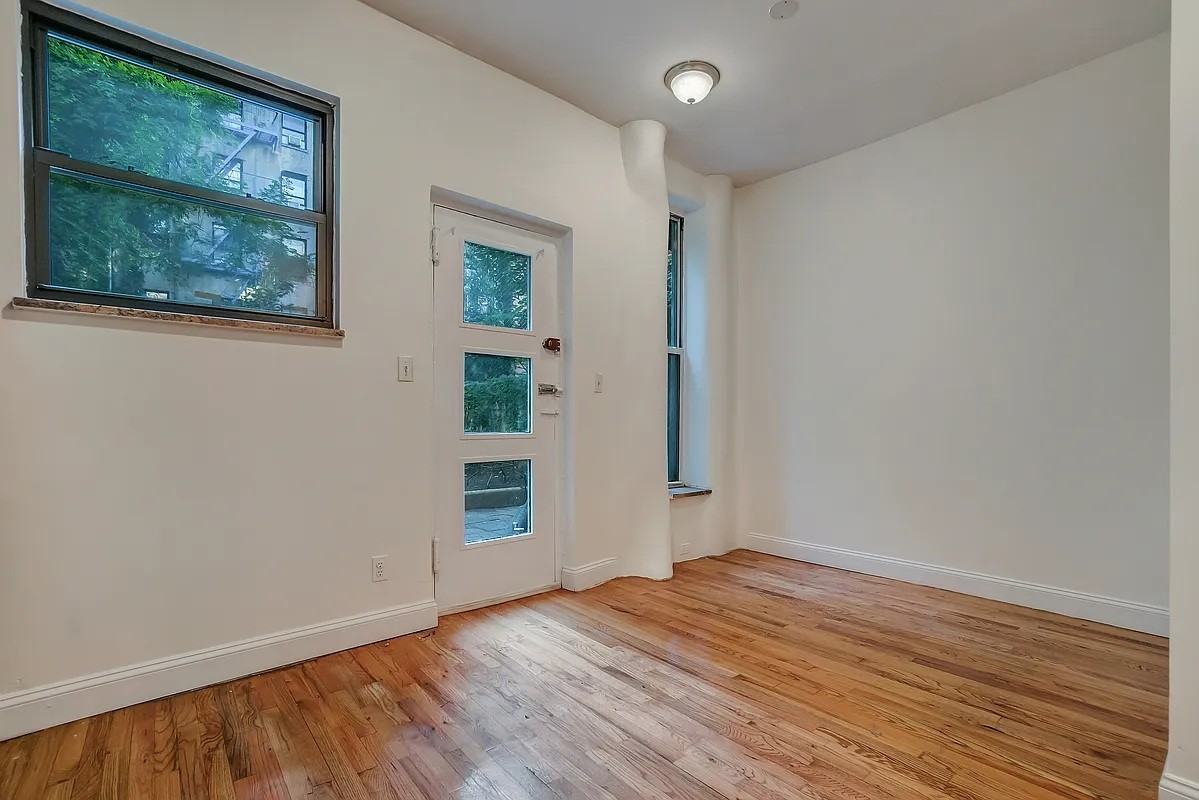 154 E 7Th St - Photo 6 of 7