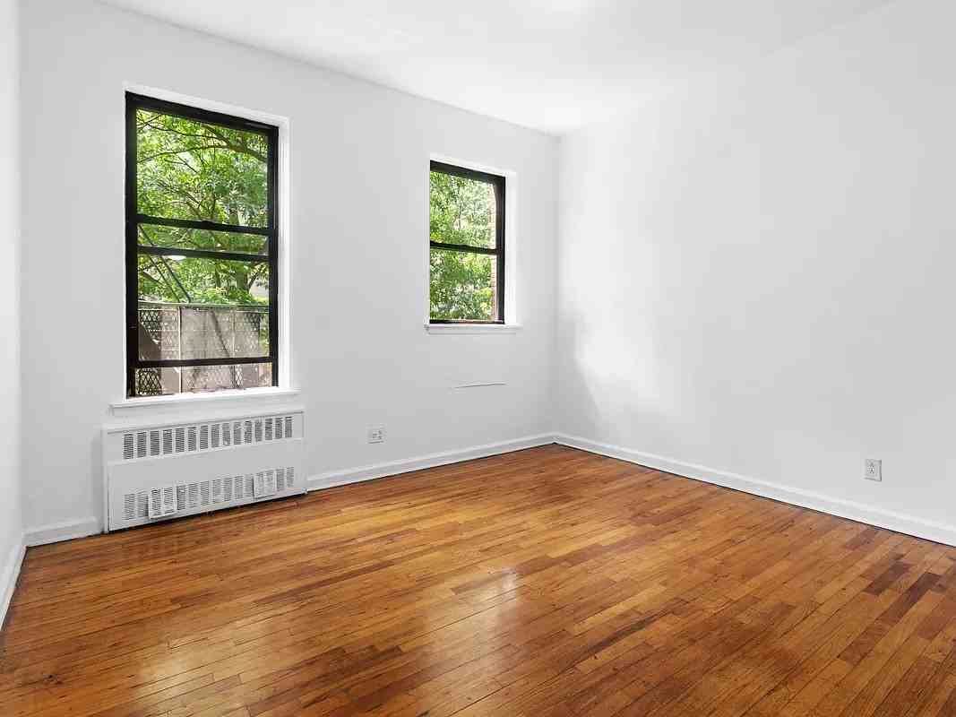 6606 70Th St - Photo 2 of 6