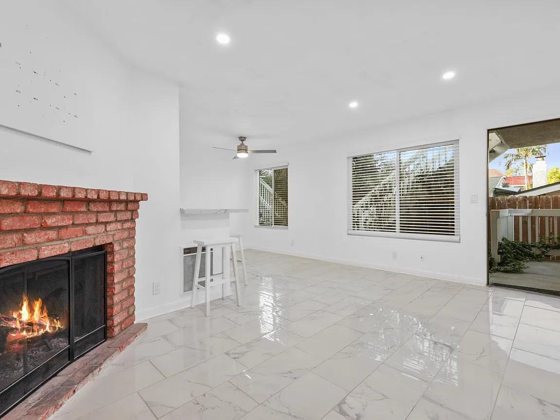 4185 Louisiana St - Photo 4 of 10