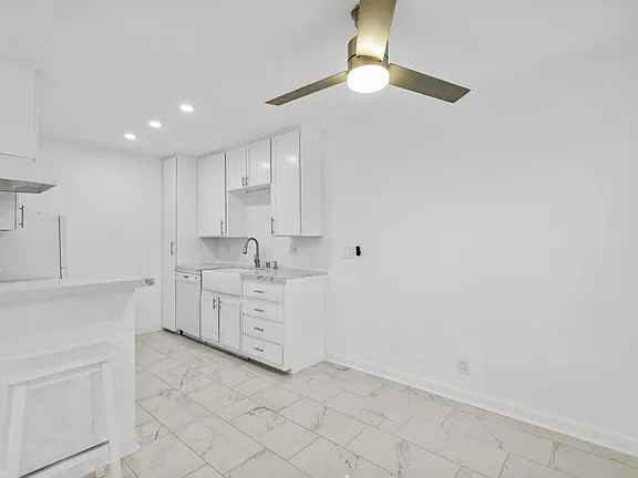 4185 Louisiana St - Photo 6 of 10