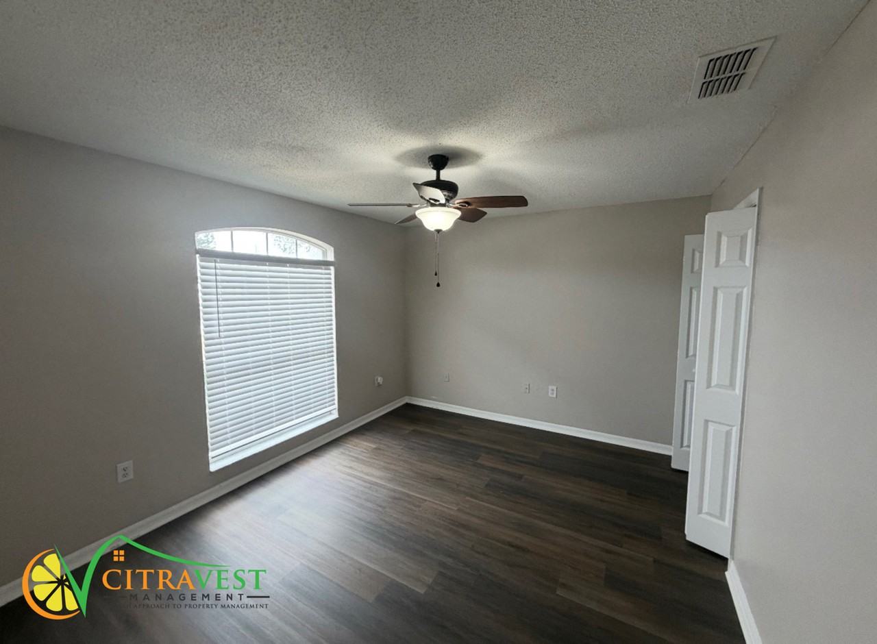 7121 Summit Dr - Photo 3 of 13