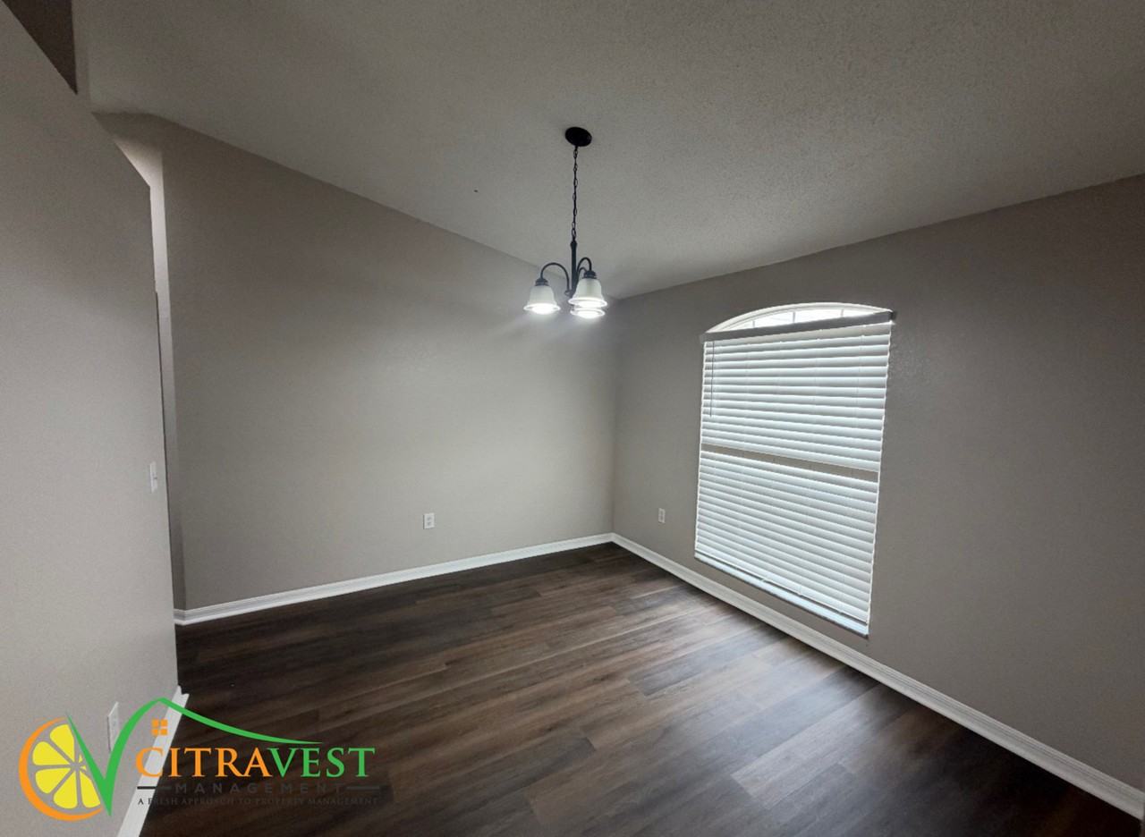 7121 Summit Dr - Photo 4 of 13