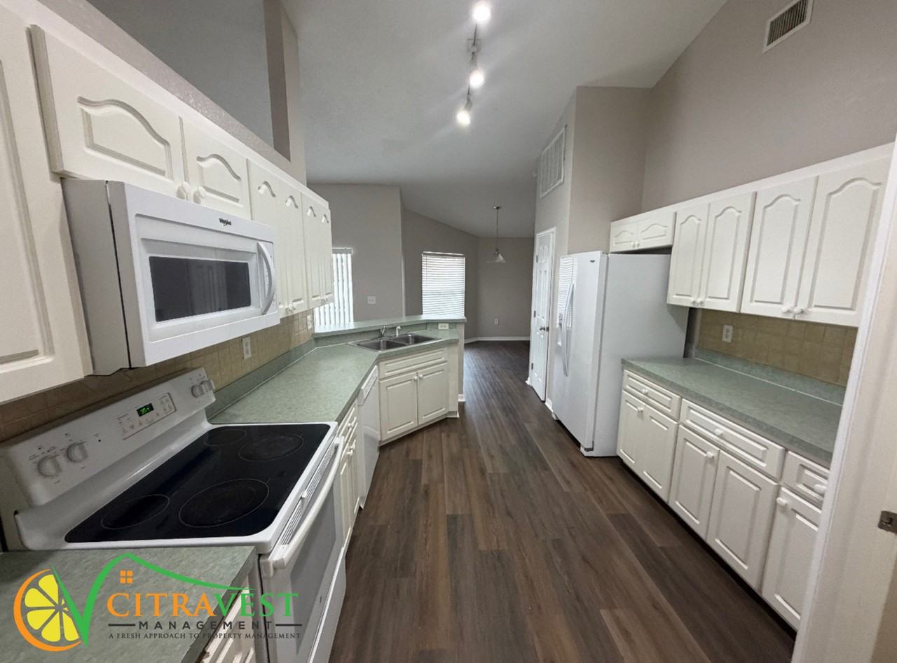 7121 Summit Dr - Photo 5 of 13