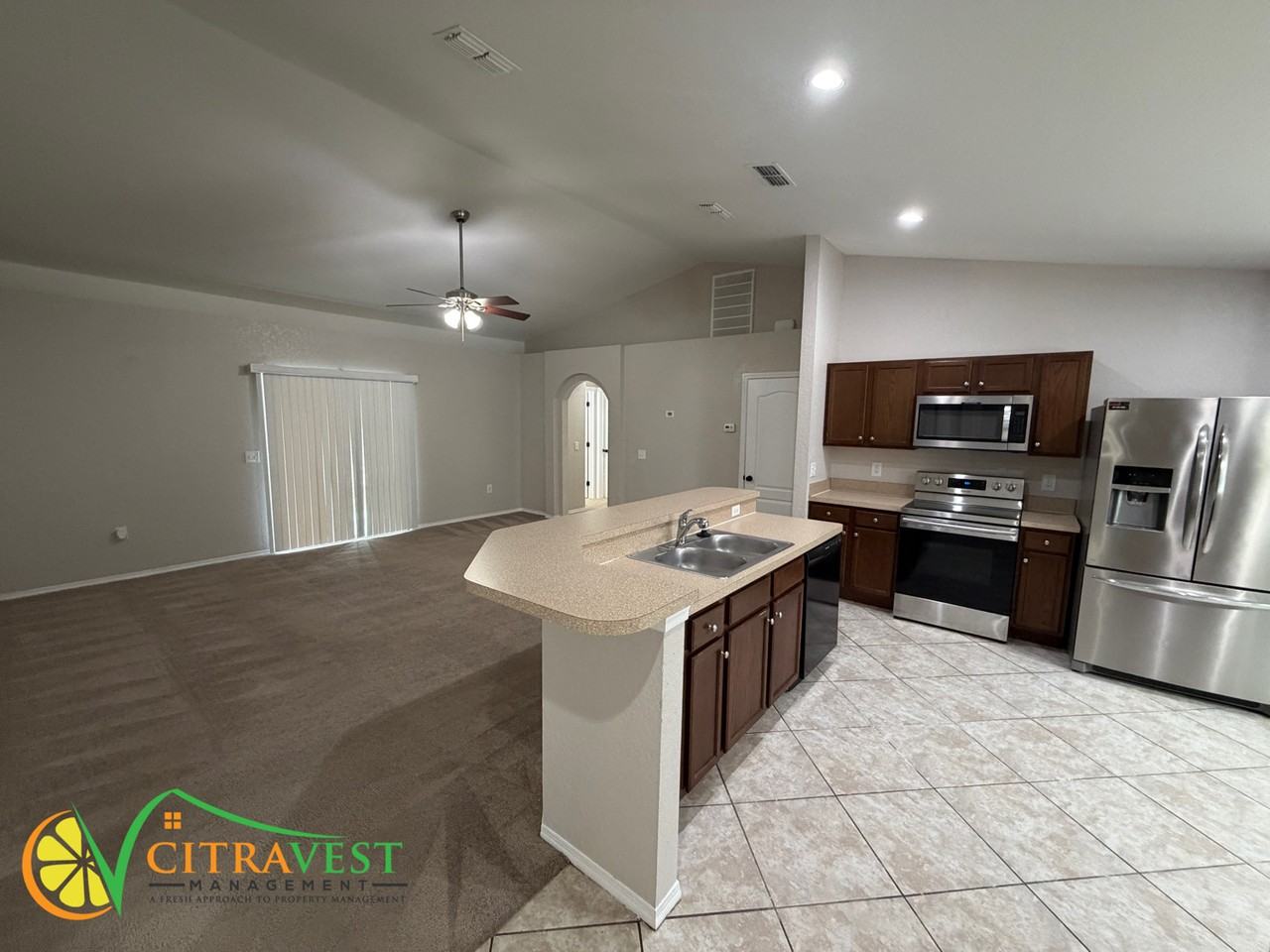 2125 Oakhurst Dr - Photo 2 of 10