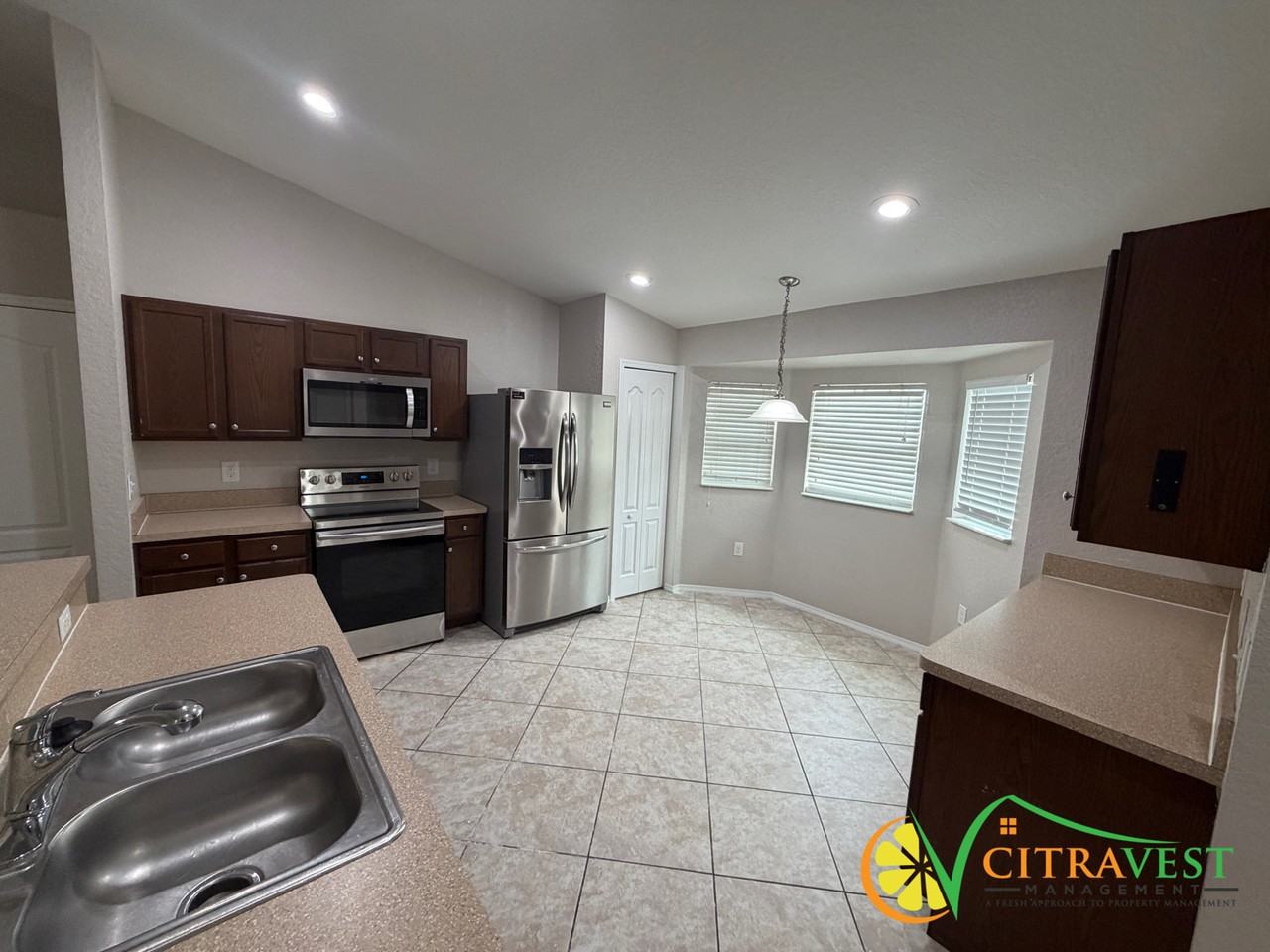 2125 Oakhurst Dr - Photo 3 of 10