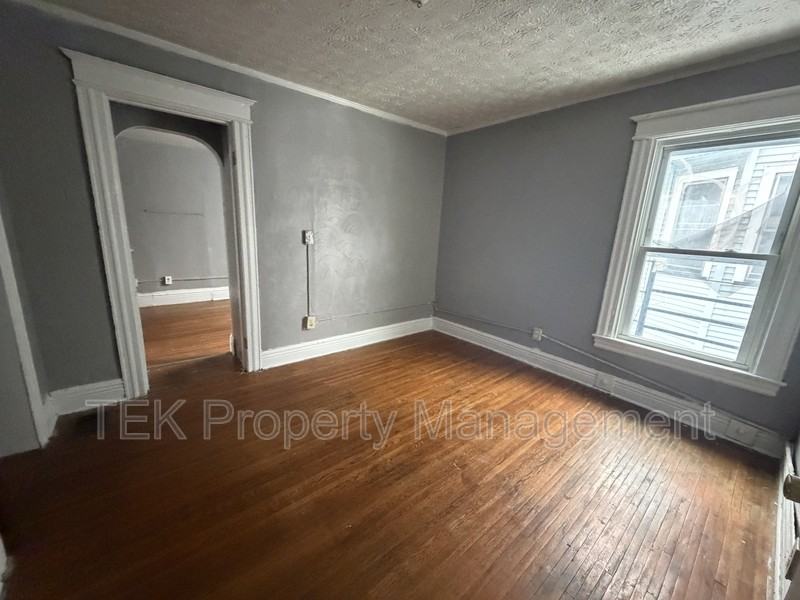 195 Parsells Ave #UP - Photo 2 of 10