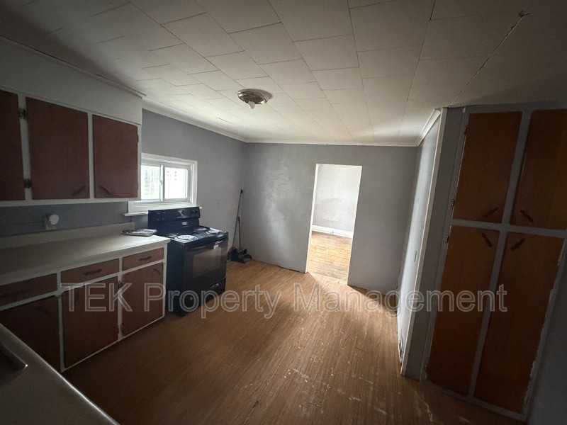 195 Parsells Ave #UP - Photo 4 of 10