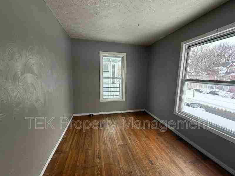 195 Parsells Ave #UP - Photo 7 of 10