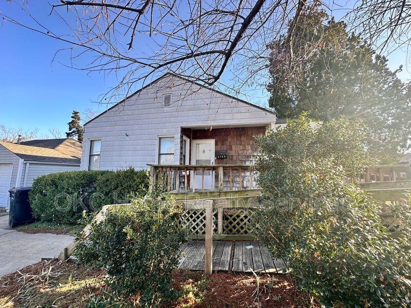 2144 Nw 36th St - Photo 3 of 31