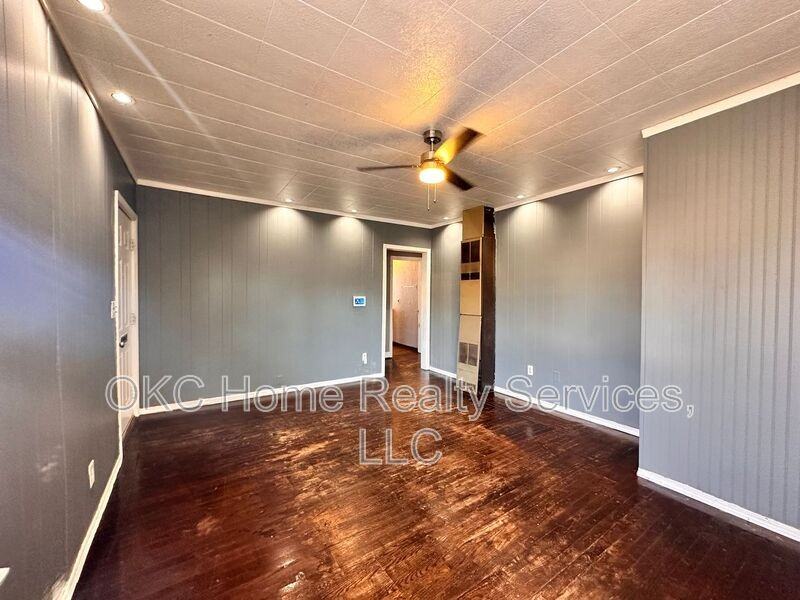 2144 Nw 36th St - Photo 7 of 31