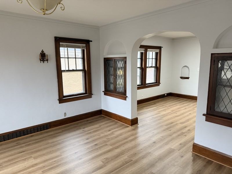 907 15th St - Photo 3 of 20