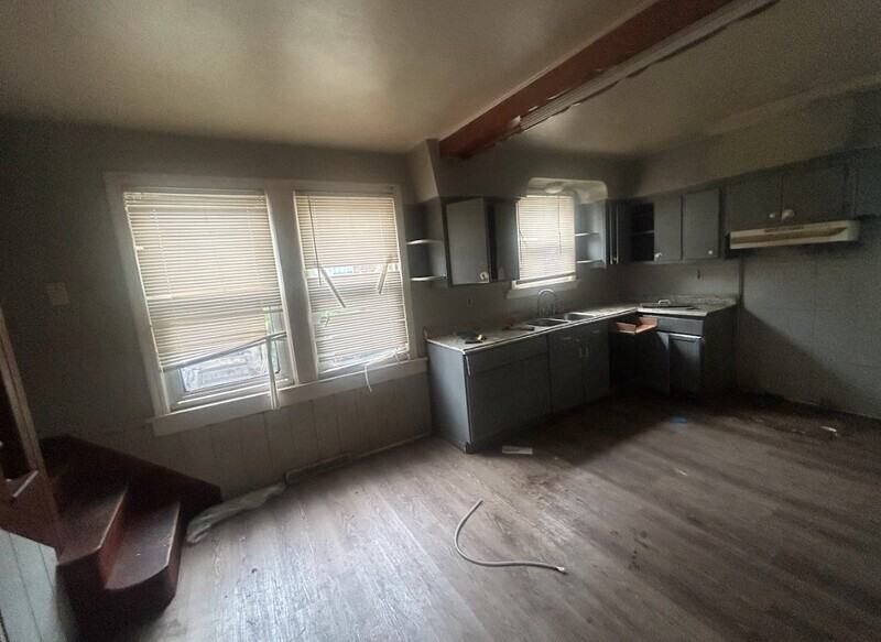 7007 Myron Ave - Photo 3 of 4