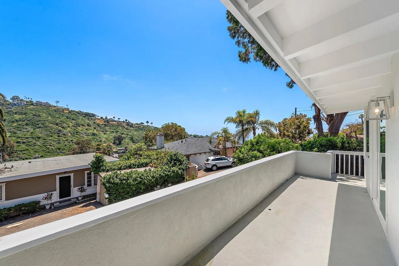 1435 Bluebird Canyon Dr - Photo 4 of 7