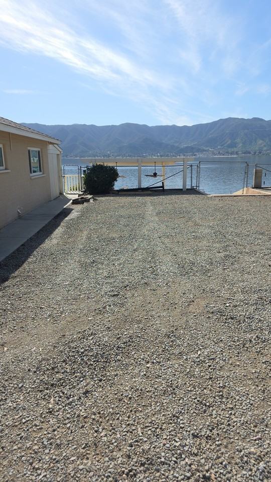 17977 Lakeshore Dr - Photo 4 of 50