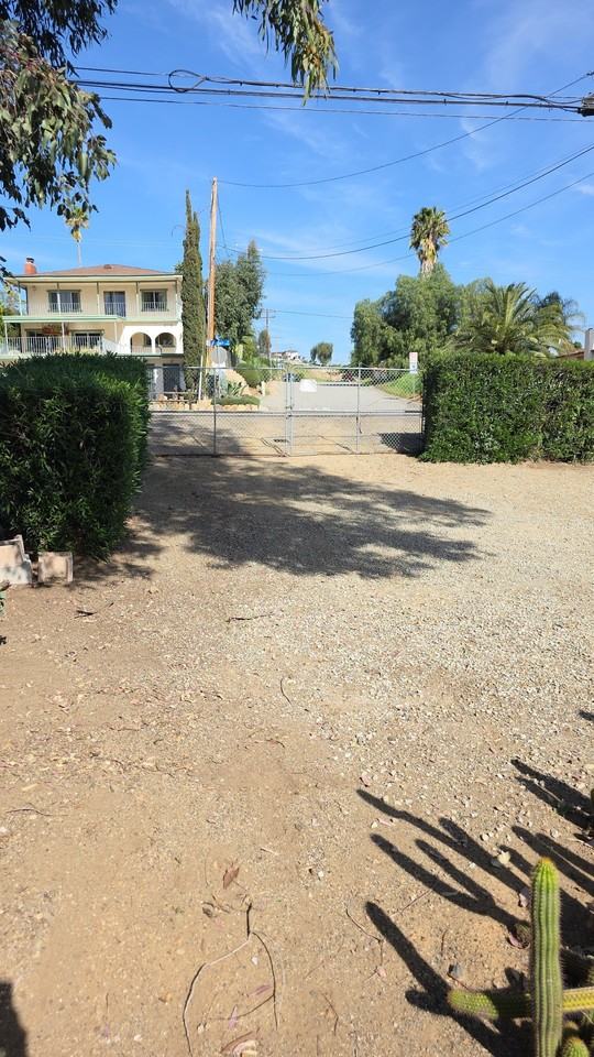 17977 Lakeshore Dr - Photo 6 of 50