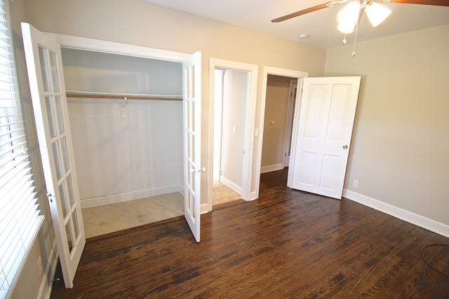 1115 W 49th St | West Plaza Tudor - Photo 4 of 50