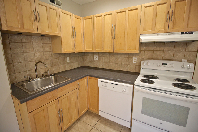 1115 W 49th St | West Plaza Tudor - Photo 6 of 50