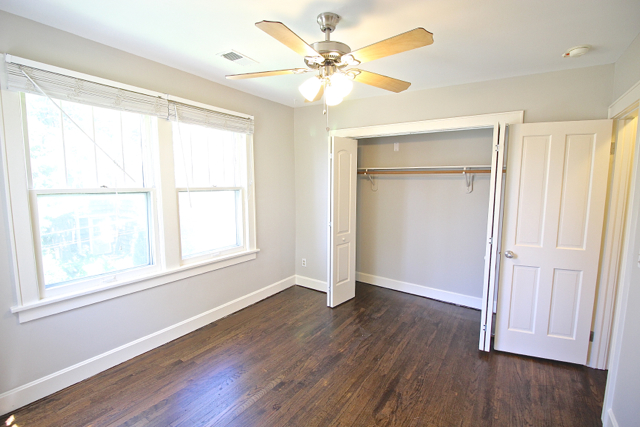 1115 W 49th St | West Plaza Tudor - Photo 7 of 50