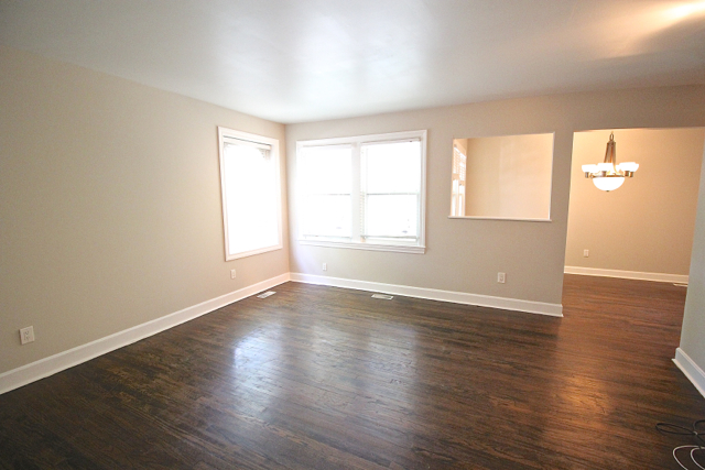 1115 W 49th St | West Plaza Tudor - Photo 6 of 50