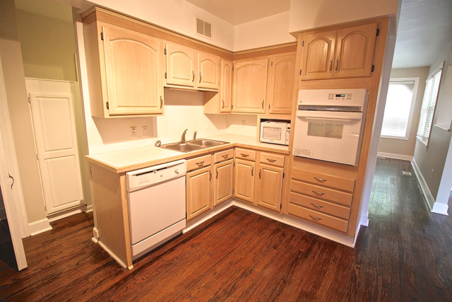 1115 W 49th St | West Plaza Tudor - Photo 4 of 50