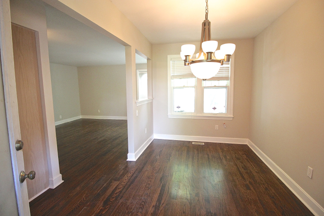 1115 W 49th St | West Plaza Tudor - Photo 2 of 50