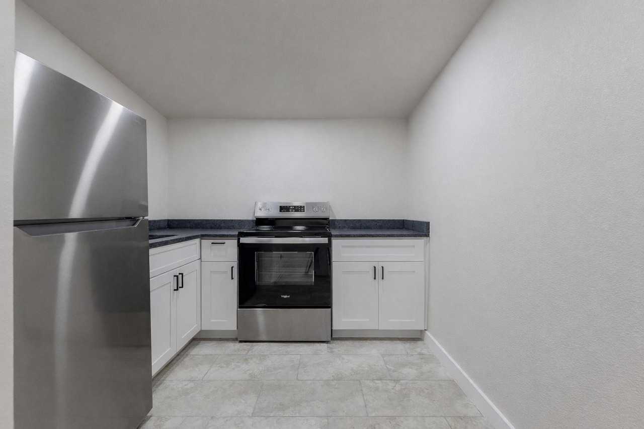 306 Westmoreland Dr - Photo 2 of 10