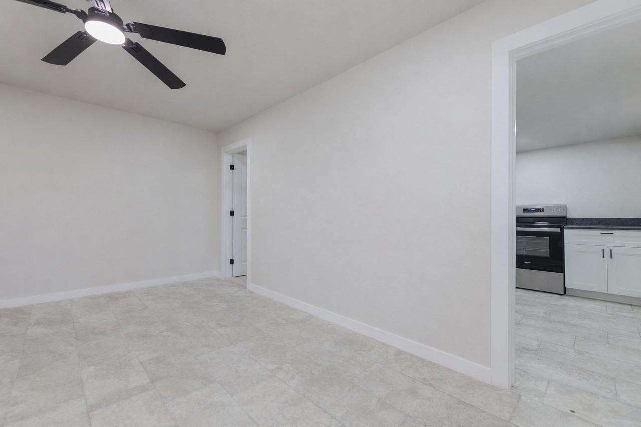 306 Westmoreland Dr - Photo 3 of 10