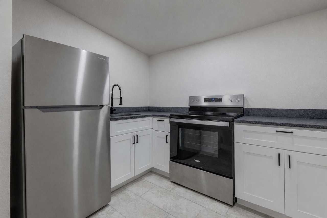 306 Westmoreland Dr - Photo 4 of 10