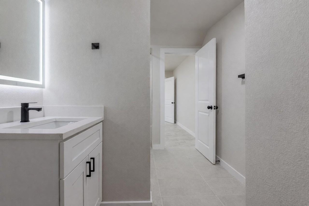 306 Westmoreland Dr - Photo 5 of 10