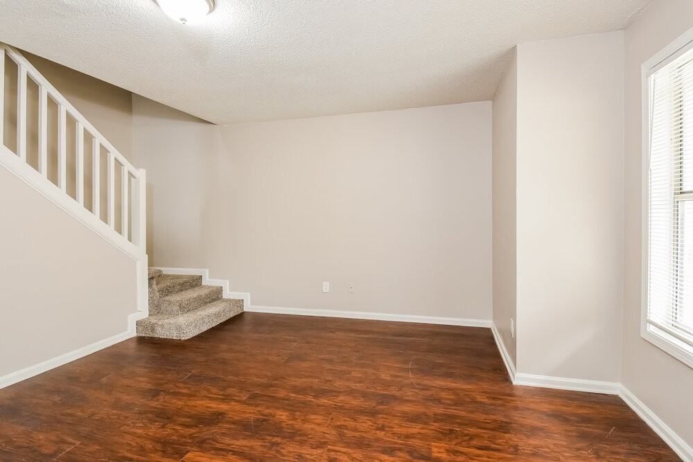 221 Clydesdale Ln Se - Photo 5 of 18