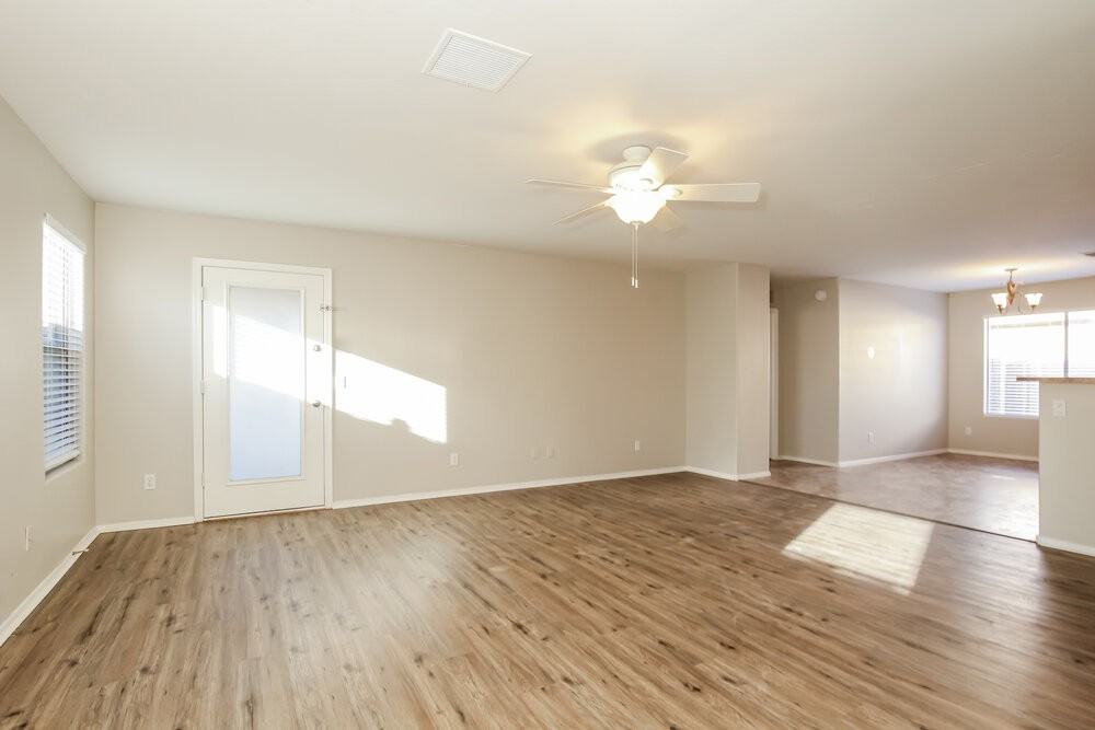 43680 W Bedford Dr - Photo 3 of 16