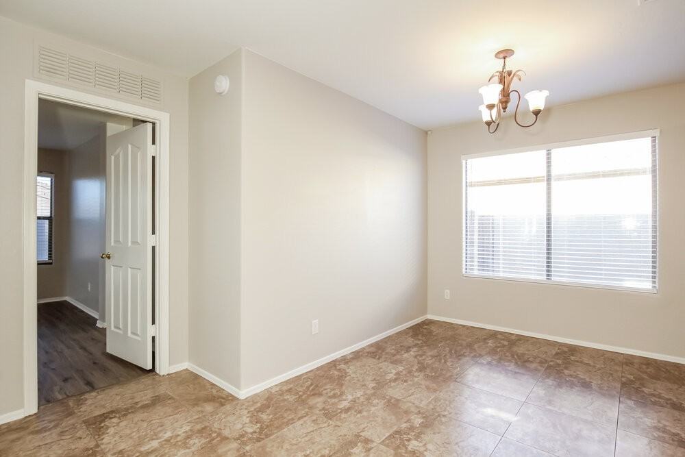 43680 W Bedford Dr - Photo 5 of 16