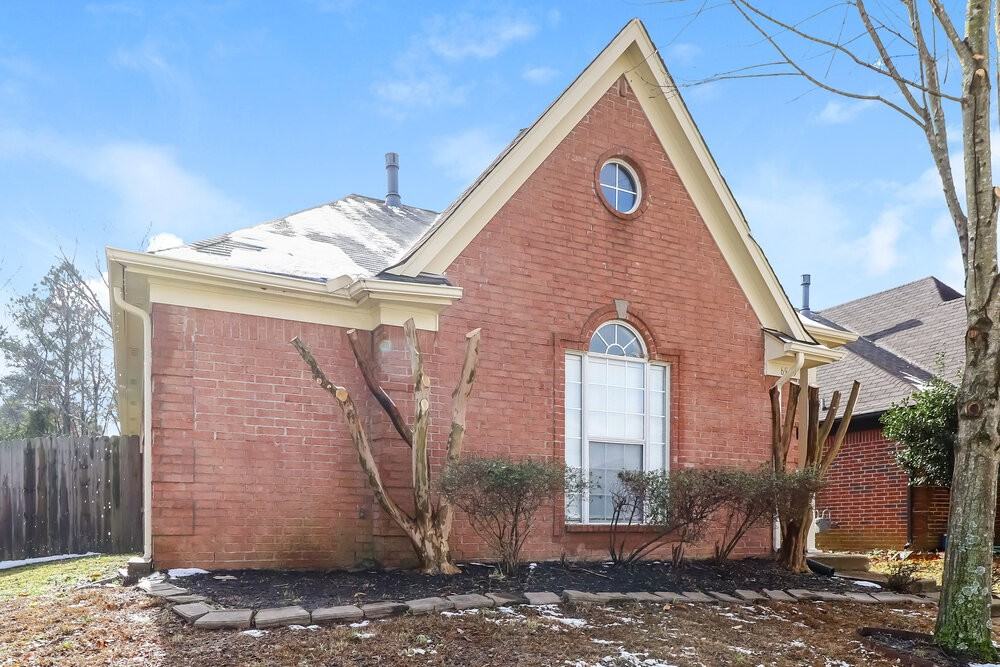 6943 Parkbrook Ln - Photo 3 of 16