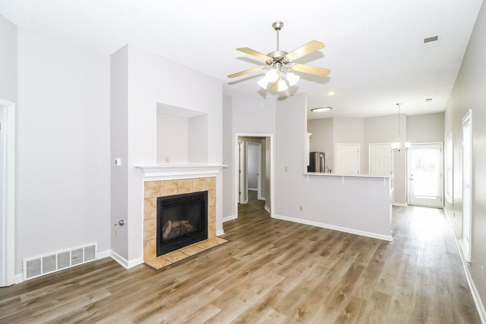 6943 Parkbrook Ln - Photo 4 of 16