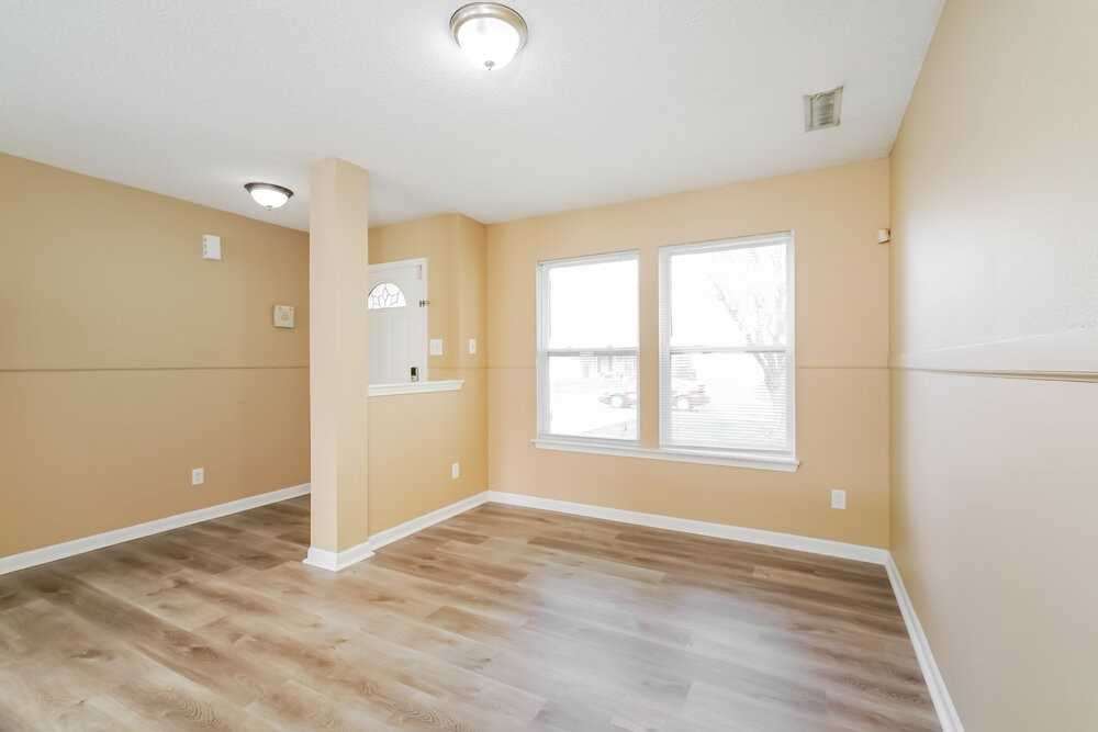 5681 N Jefferson Dr - Photo 4 of 17