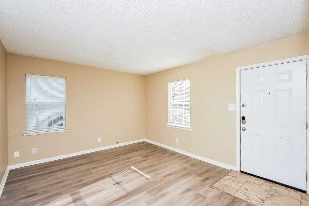 824 Renfro Dr - Photo 3 of 15