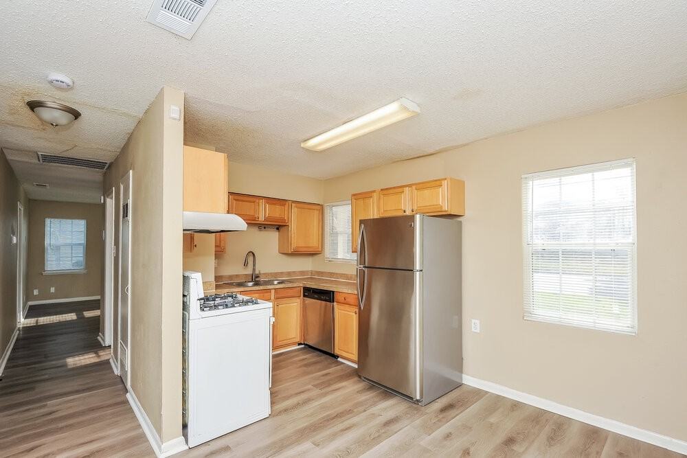 824 Renfro Dr - Photo 4 of 15