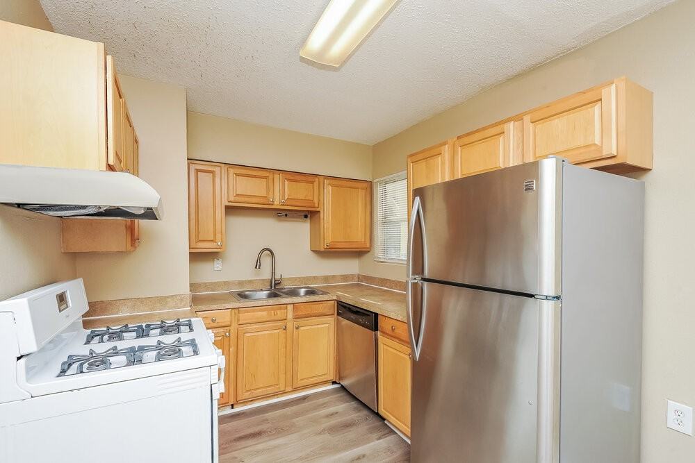 824 Renfro Dr - Photo 5 of 15