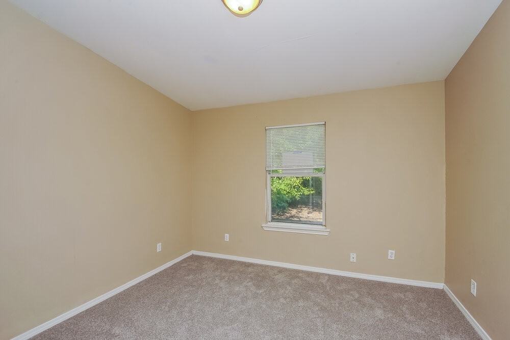 824 Renfro Dr - Photo 7 of 15