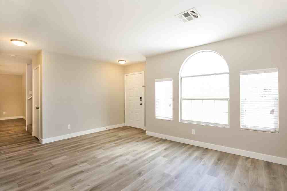 800 Rock Springs Dr - Photo 4 of 17