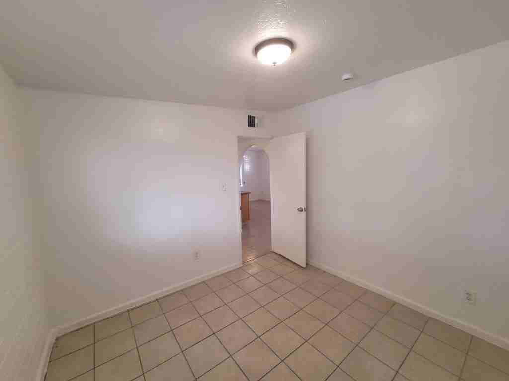 1826 N 39th Ave - Photo 2 of 7