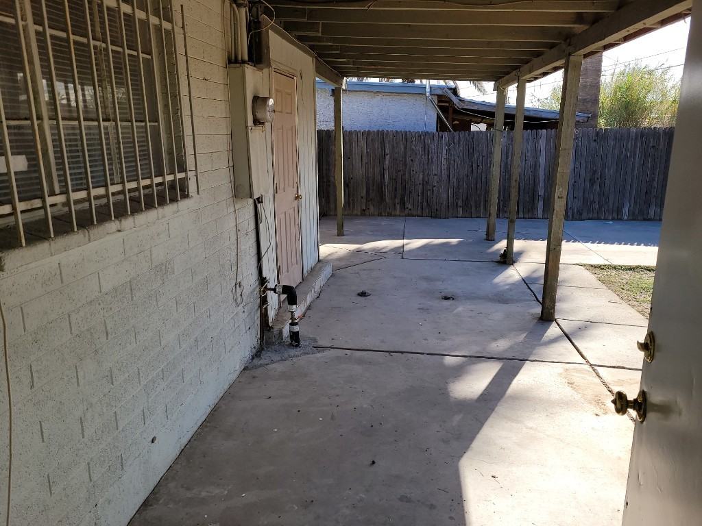 1826 N 39th Ave - Photo 3 of 7