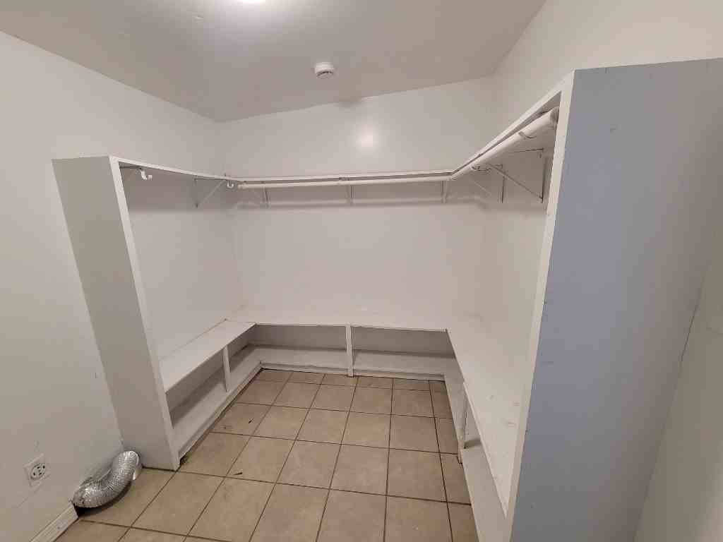 1826 N 39th Ave - Photo 4 of 7